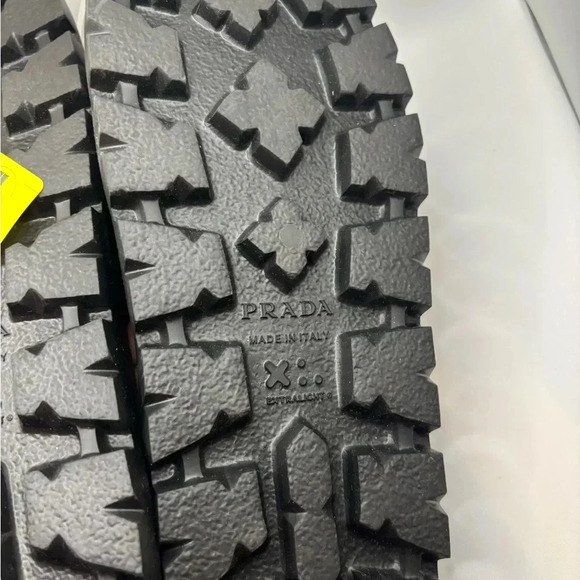 Prada
Logo rubber slides size 40 - Picture 4 of 7